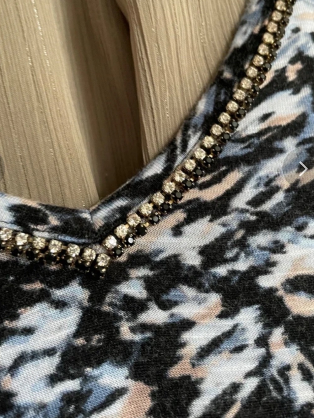 JLo XL rhinestone trim V neck tee long torso